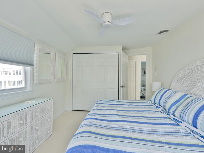 Building Photo - 121 E Sand Dune Ln