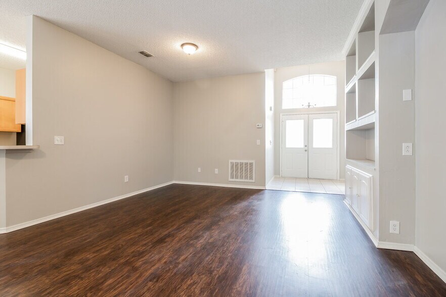Building Photo - 1136 Cherry Valley Way