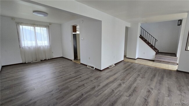 Building Photo - 182 Woodcrest Dr