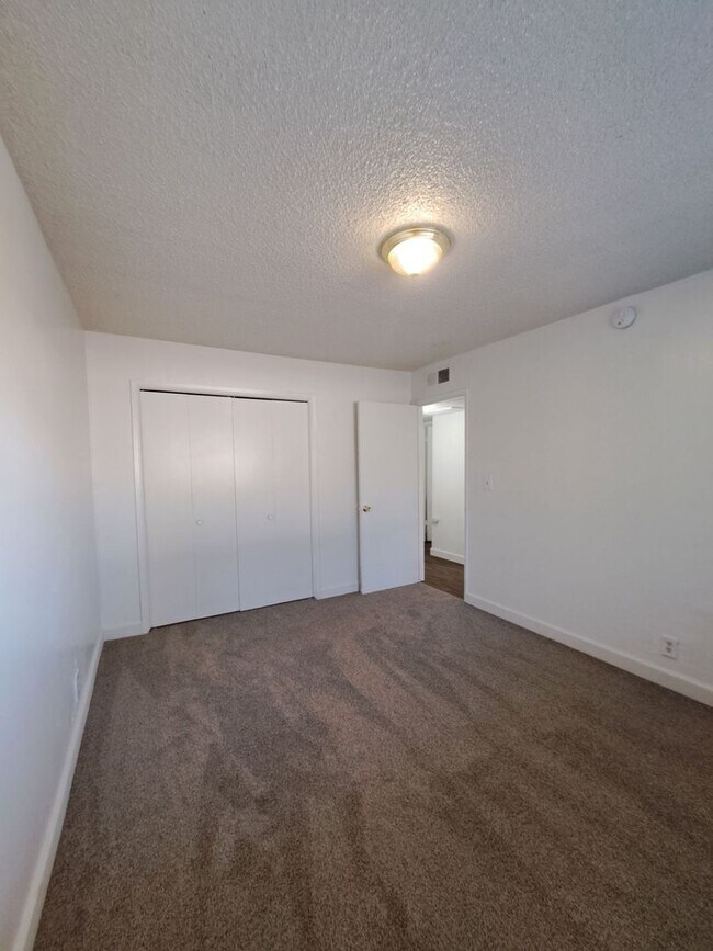 Building Photo - 132-6 Dayton