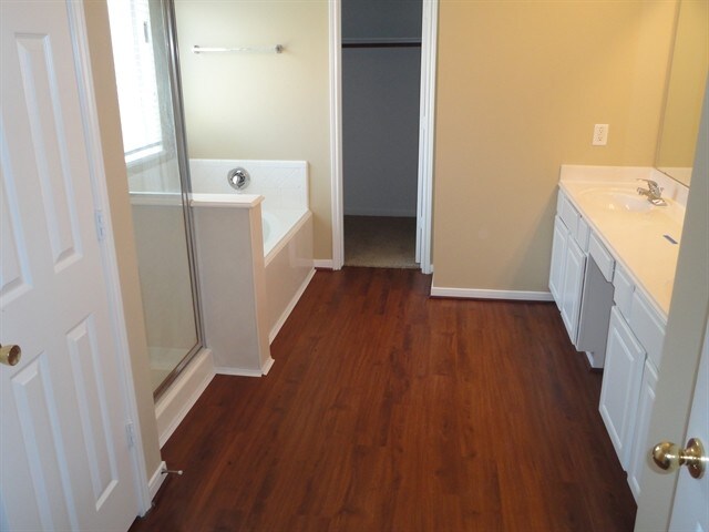 Building Photo - 2306 Hollyfield Ln