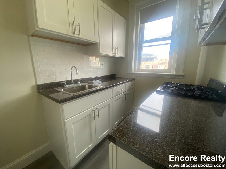 Building Photo - 1175 Boylston St