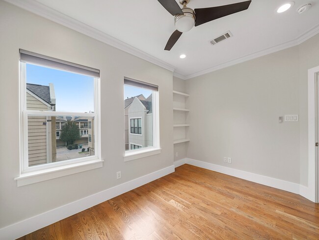 Building Photo - 1512 Thompson St