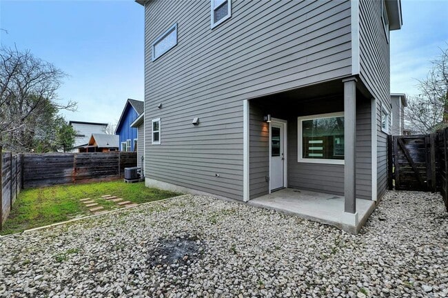 Building Photo - 6902 Carver Ave