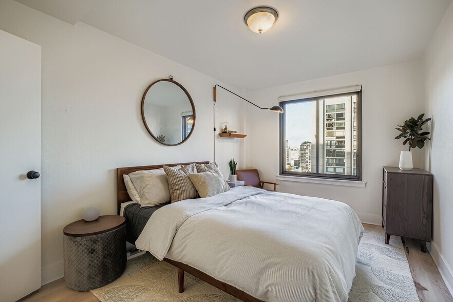 Building Photo - 1105 Spring St