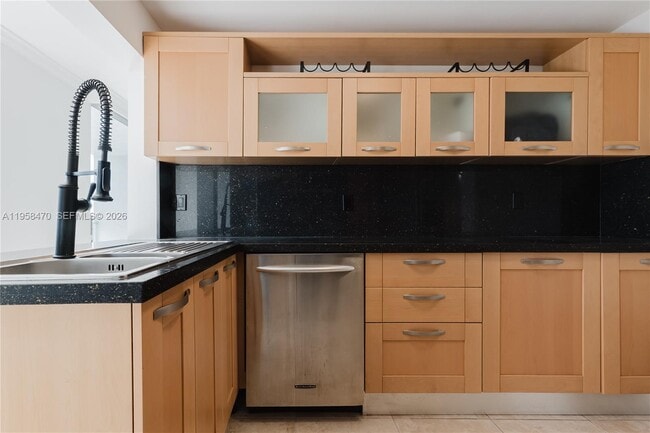 Building Photo - 16565 NE 26th Ave