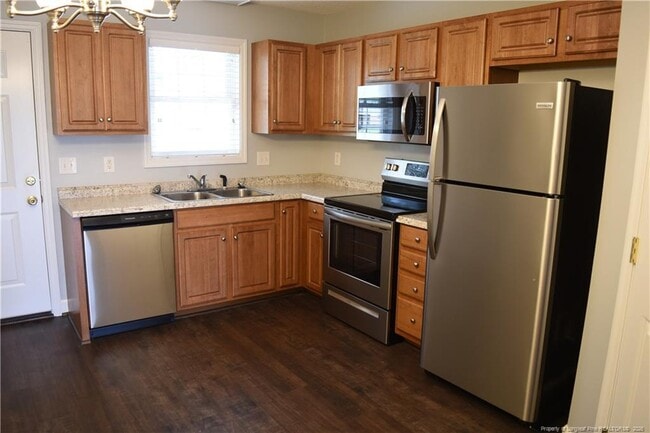 Building Photo - 1008 Pinecrest Dr