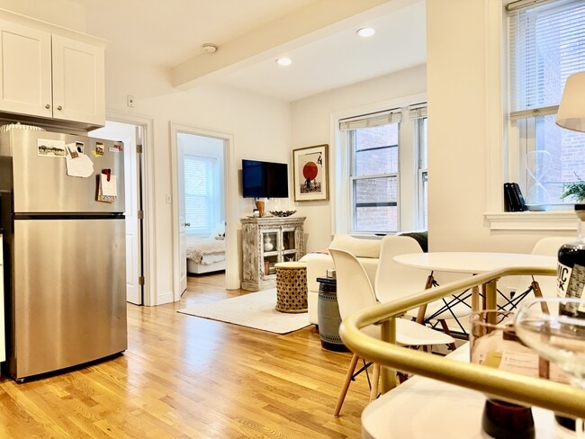 Building Photo - 90 W Cedar St