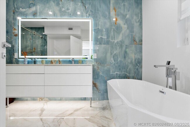 Building Photo - 207 Royal Palm Dr