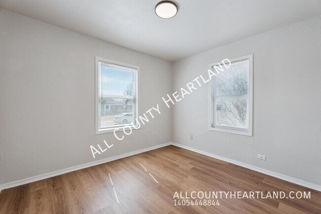 Building Photo - 533 E Boeing Dr