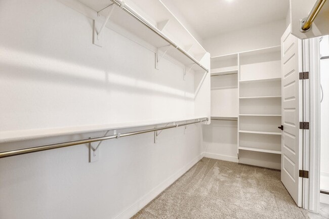 Building Photo - 8723 W Vista Ave