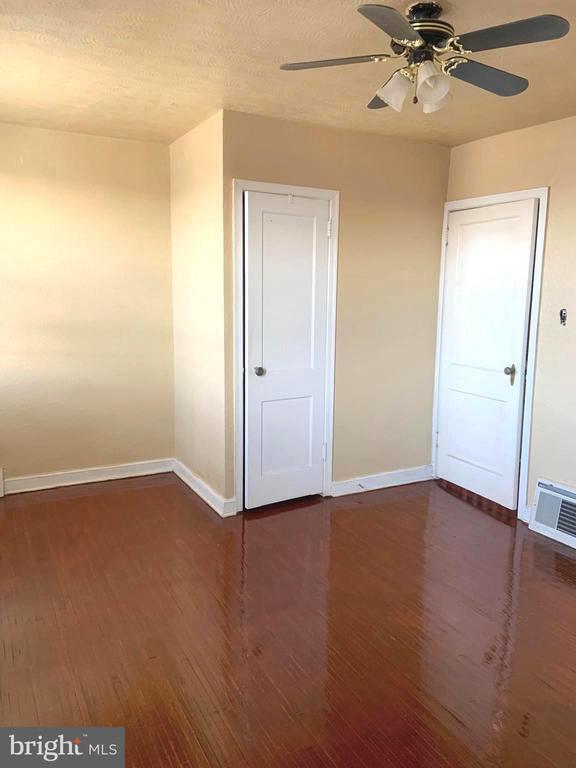 Building Photo - 4613 Hartel Ave