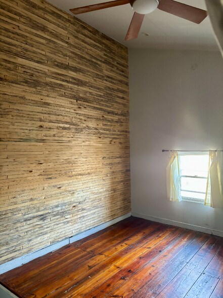 Building Photo - 1509 N Lawrence St