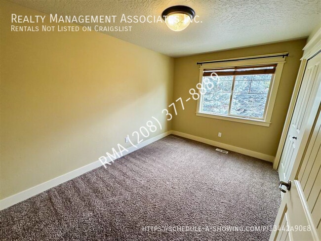 Building Photo - 919 E Boise Ave