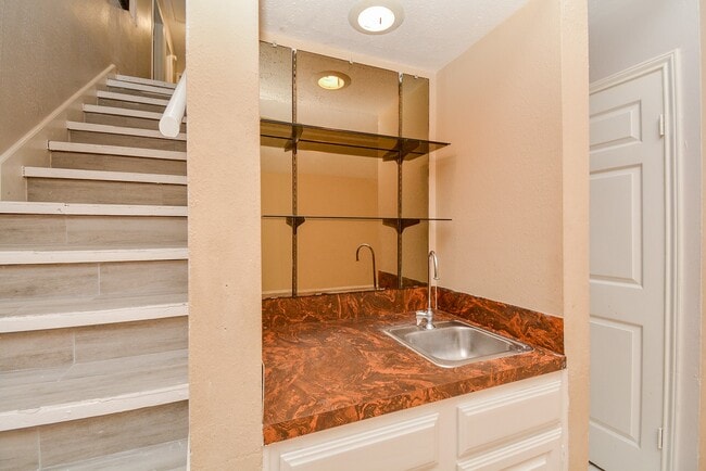 Building Photo - 22906 Indian Ridge Dr