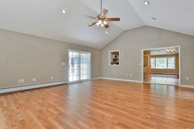 Building Photo - 76 Groton Rd