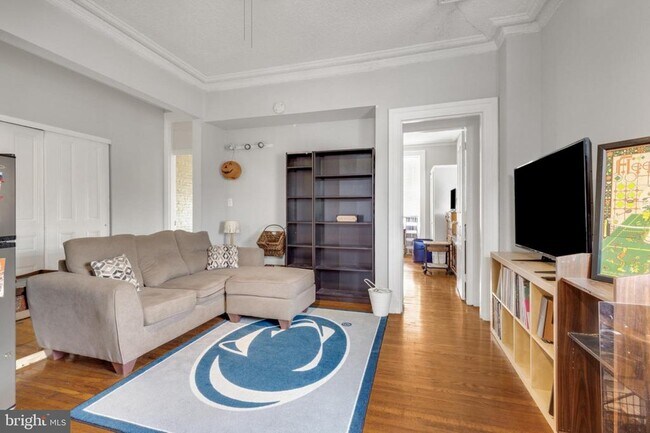 Building Photo - 3017 W Girard Ave