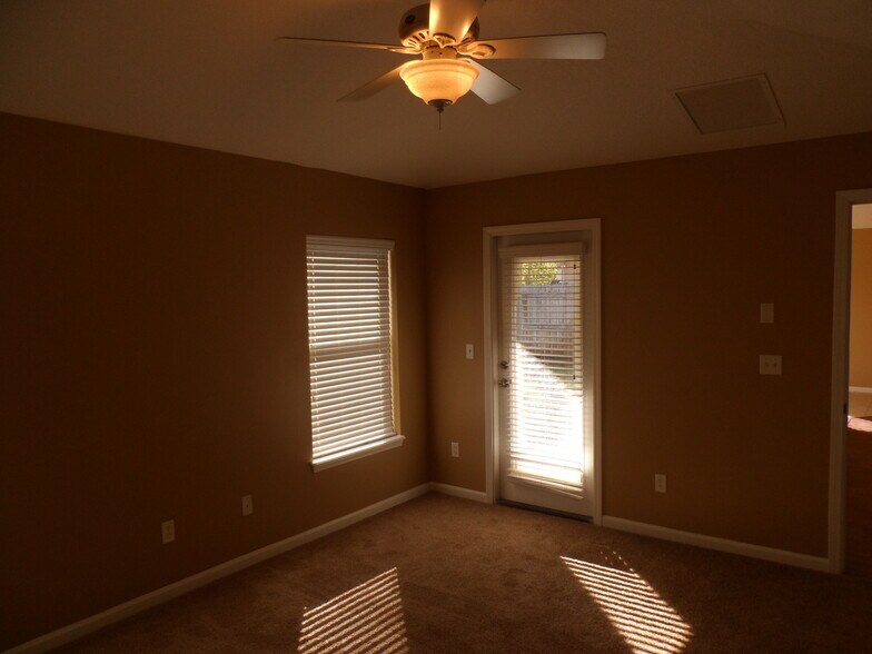 Building Photo - 979 Steeple Chase Ln