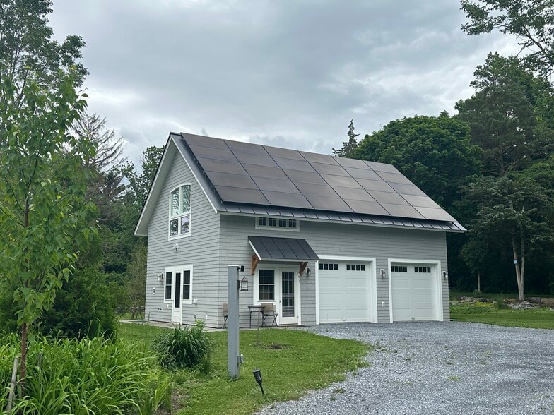 Building Photo - 441 W Shore Rd