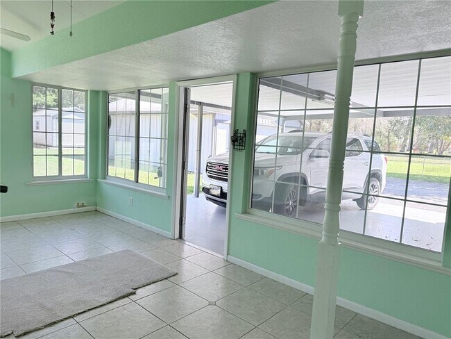 Building Photo - 4701 NE 7th Ave