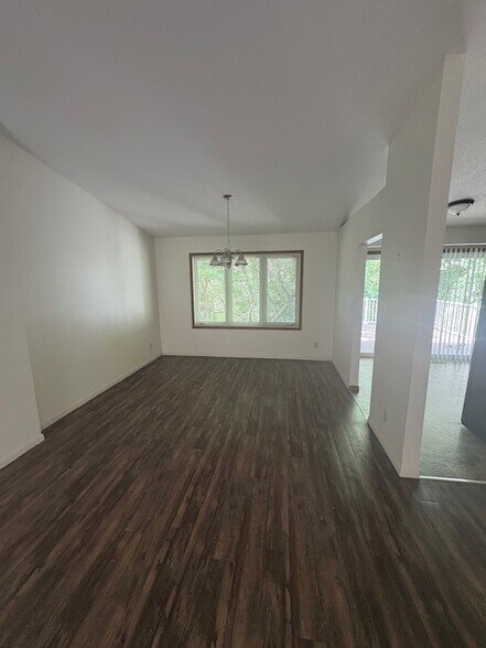 Dining area - 3700 Westmark Cir