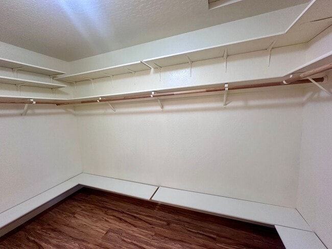 Building Photo - Spacious 3 Bedroom 2.5 Bath Home In NW Ren...