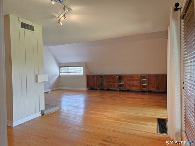 Building Photo - 83 Mallard Dr