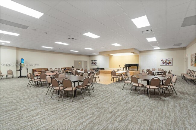 Building Photo - 3725 S Ocean Dr