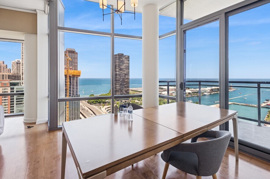 Building Photo - 450 E Waterside Dr