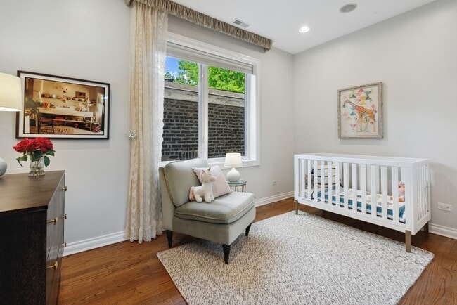 Building Photo - 1925 N Bissell St