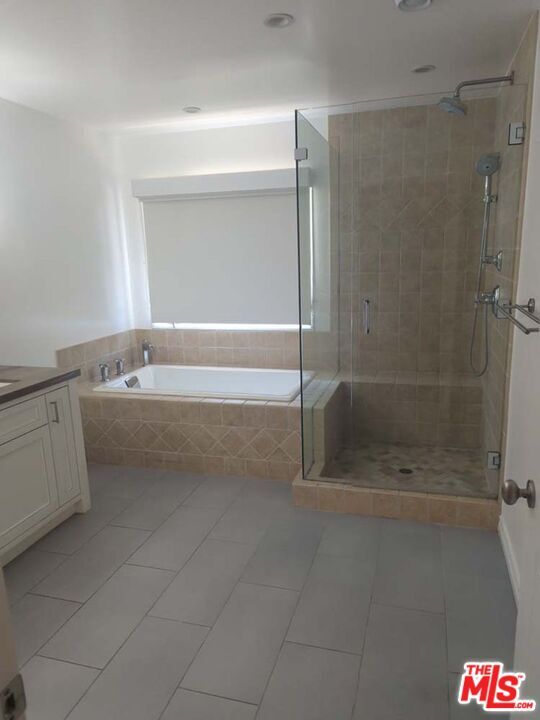 Building Photo - 1156 Las Pulgas Pl