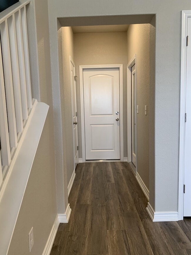 Building Photo - 7611 Stonehollow