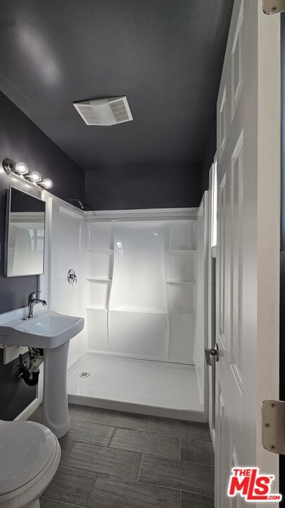 Building Photo - 136 W 99th St