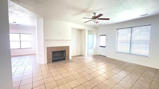 Building Photo - 12914 Pinehall Ln