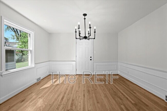 Building Photo - 17421 Quincy St