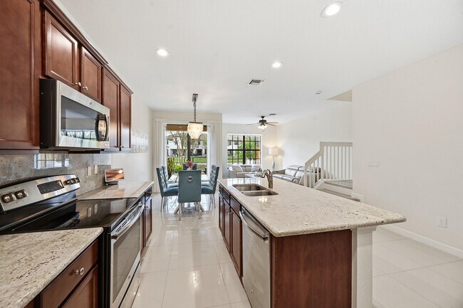 Building Photo - 10415 Wellington Parc Dr