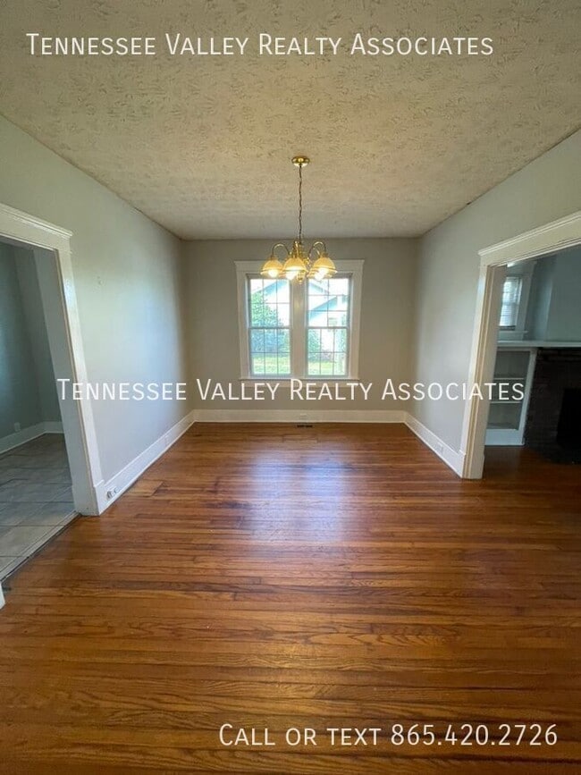 Building Photo - 2649 Parkview Ave