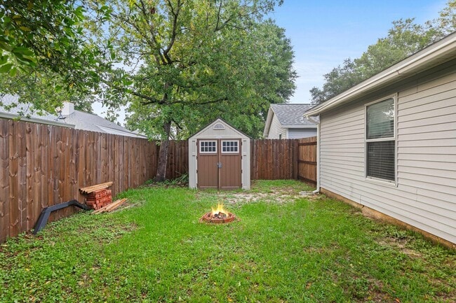 Building Photo - 3030 Blue Pine Ln