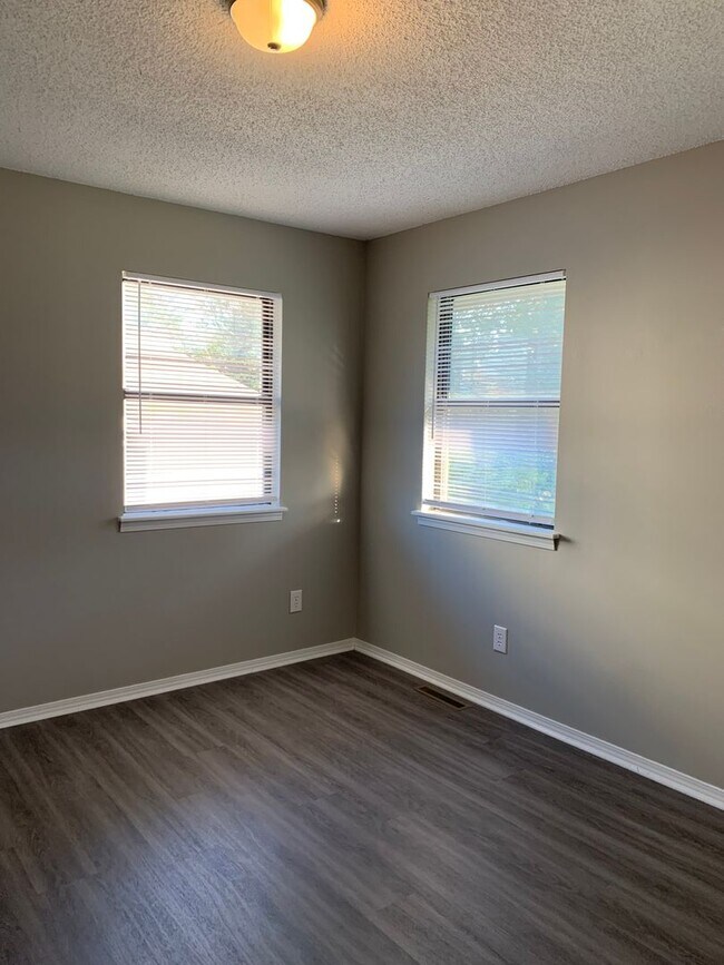 Building Photo - 3028-3030 W 15th St