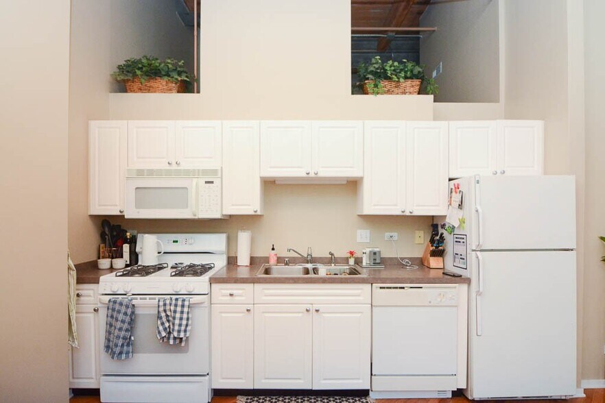 Building Photo - 226 N Clinton St