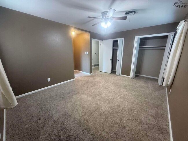 Building Photo - 2824 Barrywood Dr