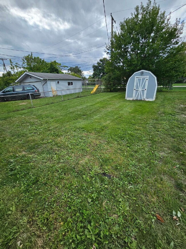 Building Photo - Beautifully Renovated 3-Bedroom, 1 Bathroom Ranch. Updated Kitchen w/ All Appliances, Large Maste...