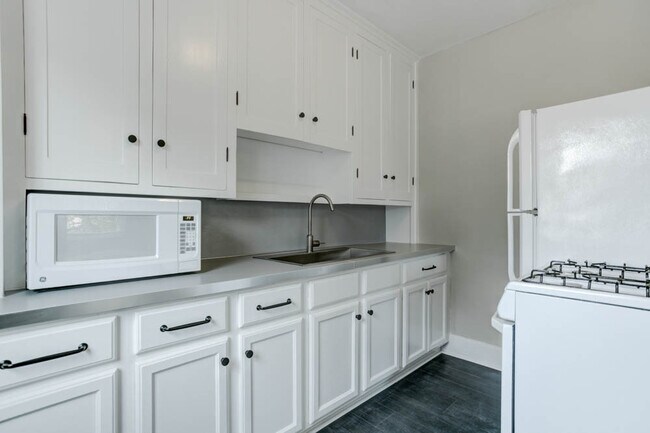Building Photo - Fabulous Renovated Studio w/ Restored Vintage Details