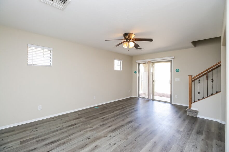 Building Photo - 2451 E Vermont Dr