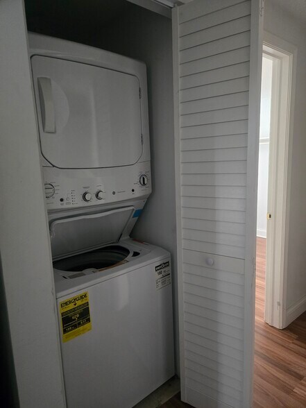 Building Photo - 2325 W Rice St