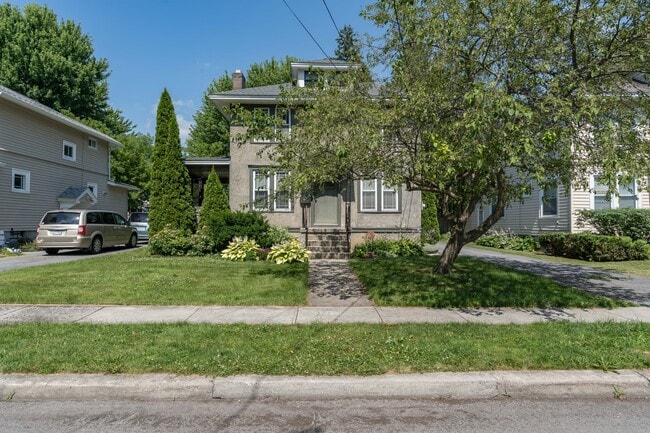 Primary Photo - 721 Nellis St