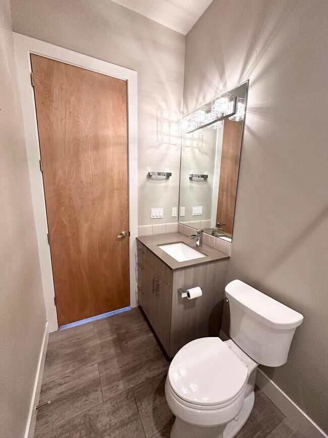 Building Photo - Rarely available in the most preferred River District! Available July 2026