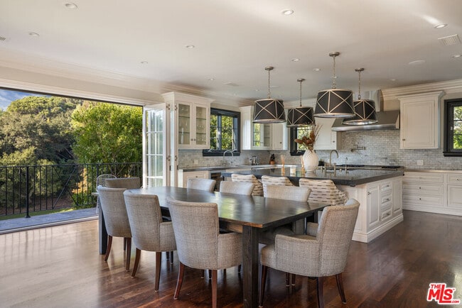 Building Photo - 10847 Bellagio Rd