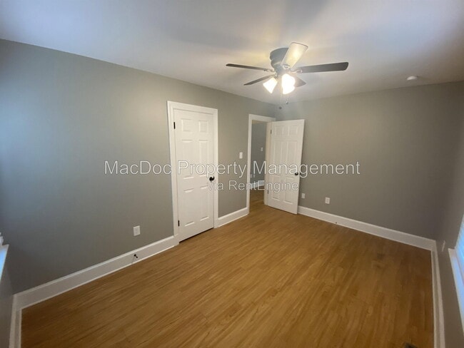 Building Photo - 214 W Broaddus Ave