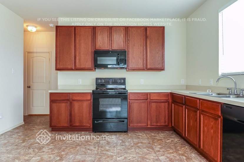 Building Photo - 2300 Bray Village Dr